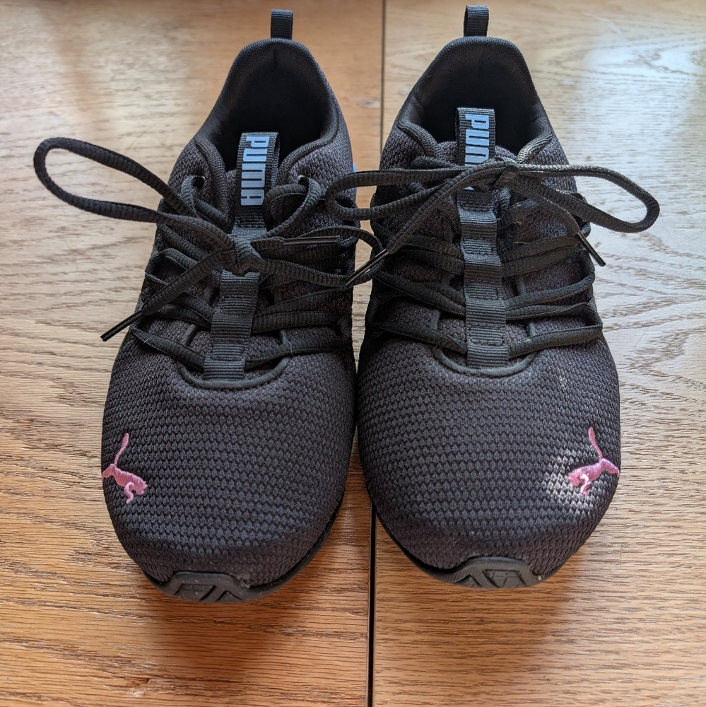 #725 Puma Tennis shoes